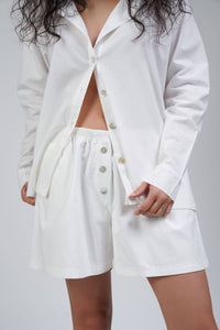Poplin Shorts in White Front Model