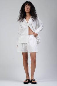 Poplin Shorts in White Front Model